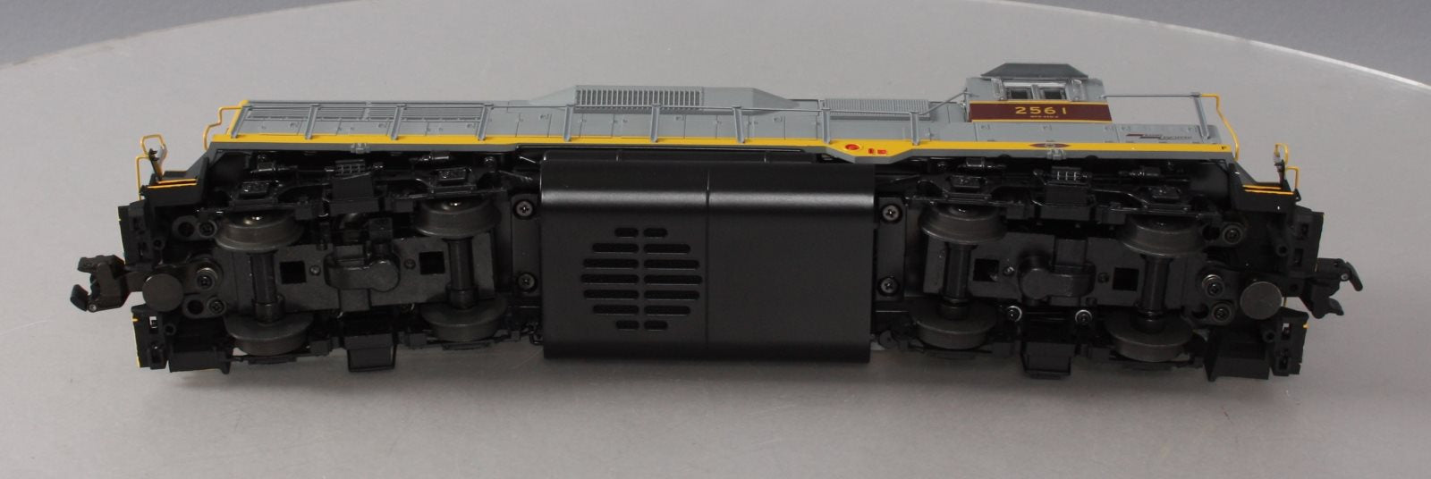 Lionel 6-38550 Erie Lackawanna GP35 Non-Powered Diesel Locomotive #2561