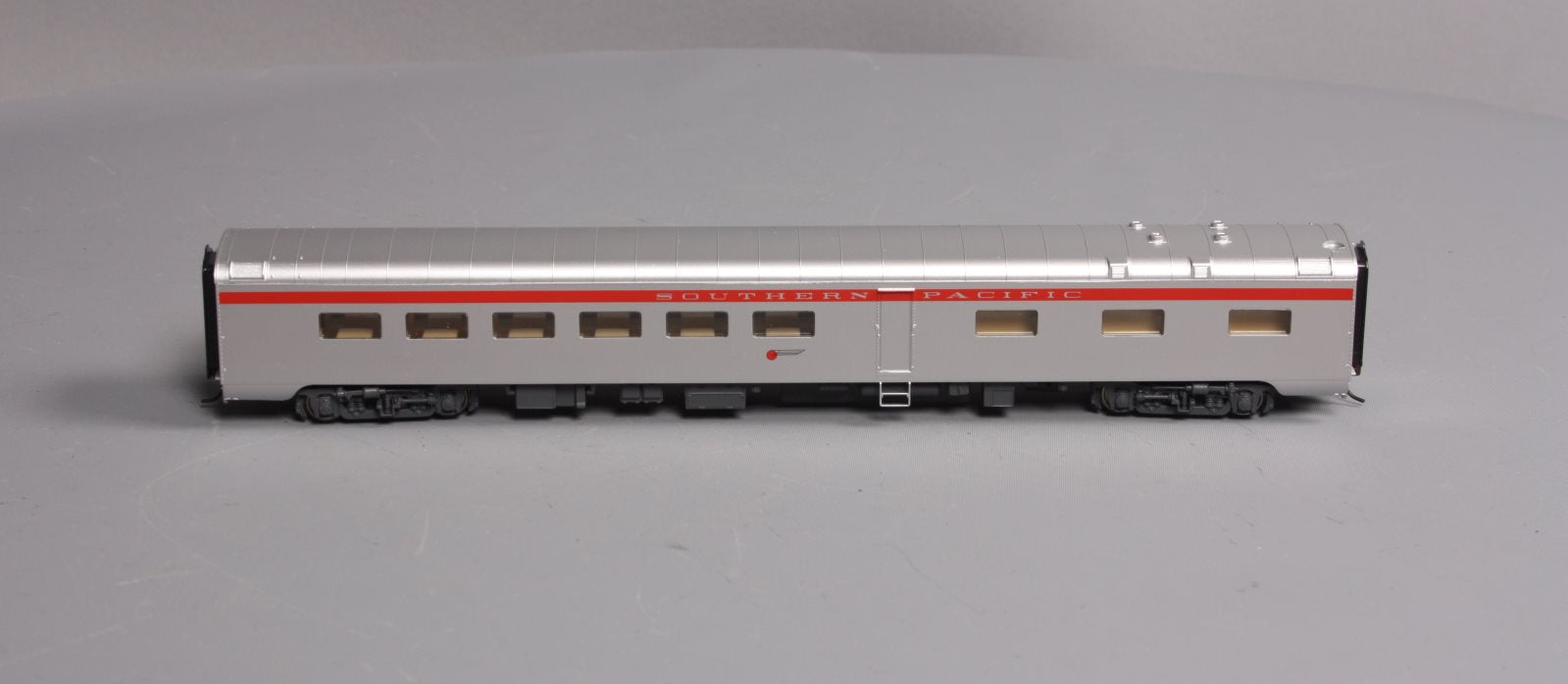 Walthers 932-6825 HO Scale Southern Pacific Pullman-Standard 48-Seat Diner