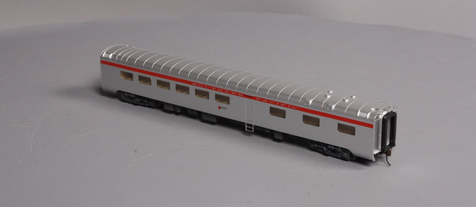 Walthers 932-6825 HO Scale Southern Pacific Pullman-Standard 48-Seat Diner