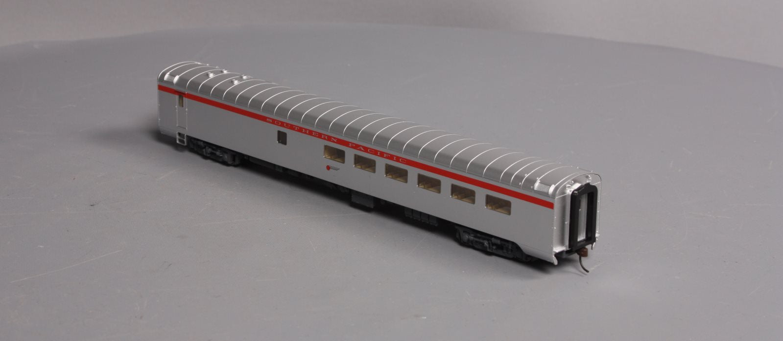 Walthers 932-6825 HO Scale Southern Pacific Pullman-Standard 48-Seat Diner