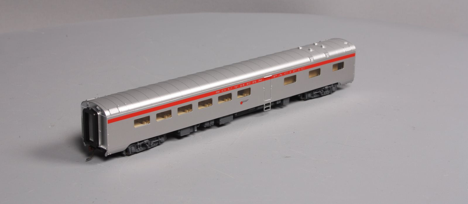 Walthers 932-6825 HO Scale Southern Pacific Pullman-Standard 48-Seat Diner