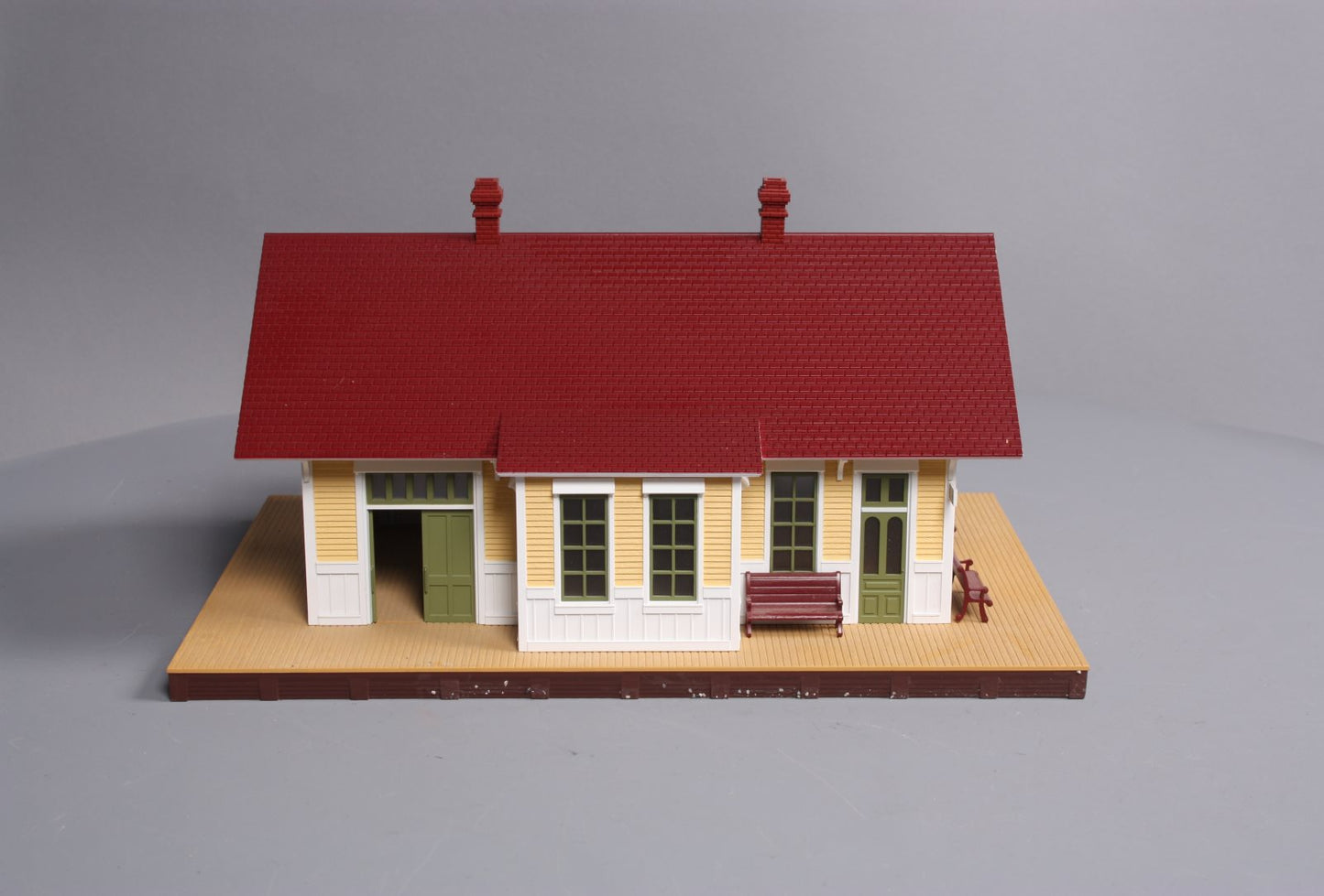 MTH 30-90303 Maroon/Cream Country Passenger Depot NIB