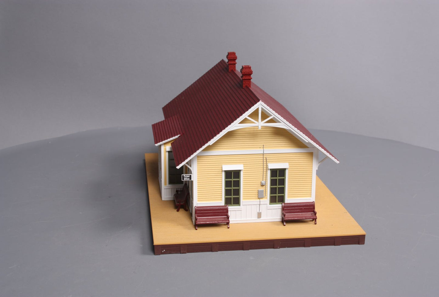 MTH 30-90303 Maroon/Cream Country Passenger Depot NIB