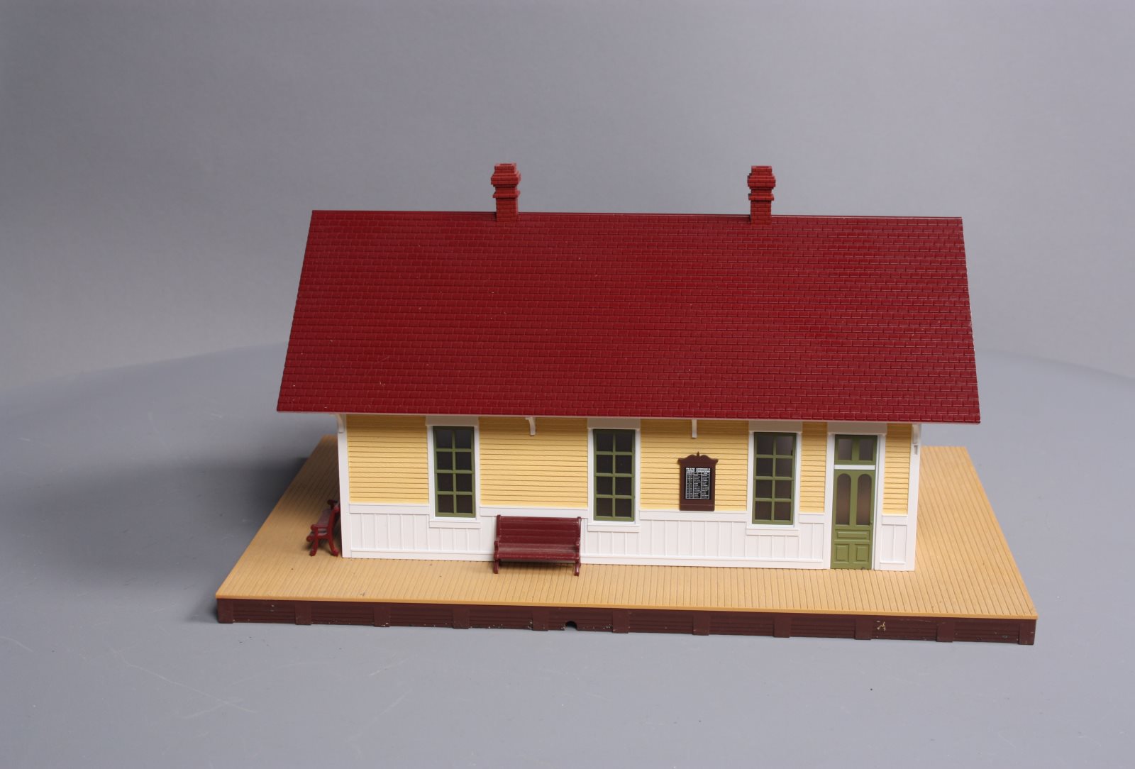 MTH 30-90303 Maroon/Cream Country Passenger Depot NIB