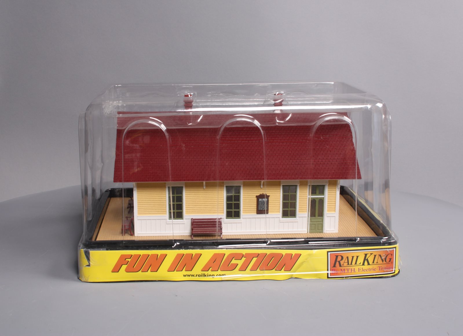 MTH 30-90303 Maroon/Cream Country Passenger Depot NIB
