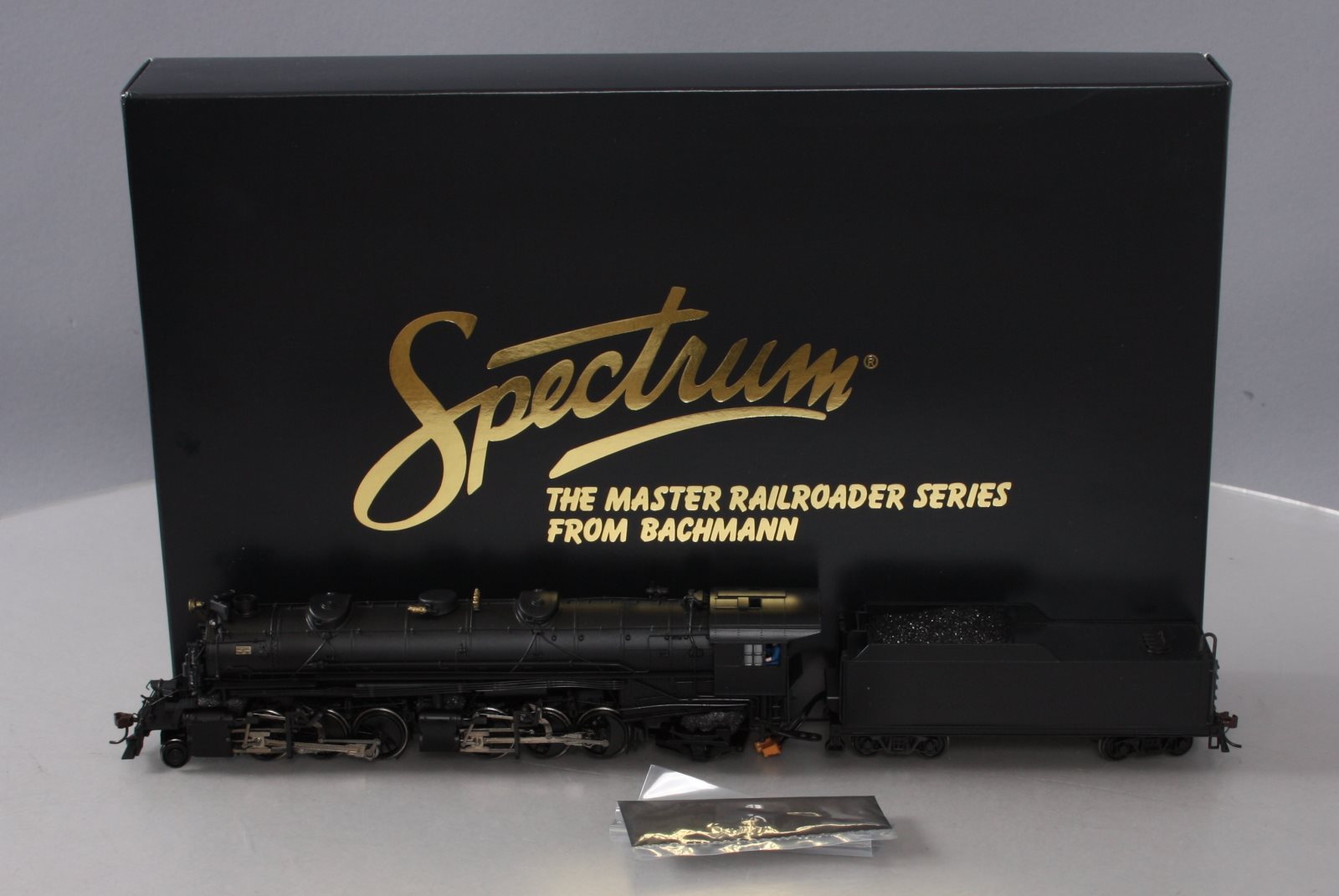 Spectrum 82601 HO Scale Unlettered 2-6-6-2 USRA Steam Locomotive & Tender EX/Box