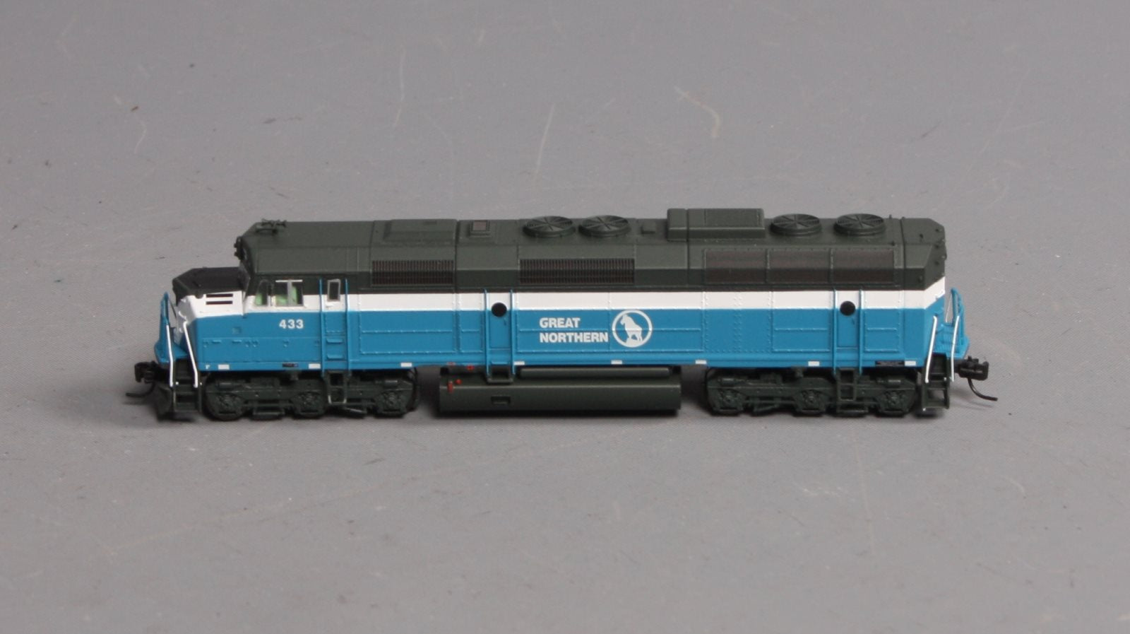 Athearn 15183 N Great Northern F45 with DCC & Sound #433