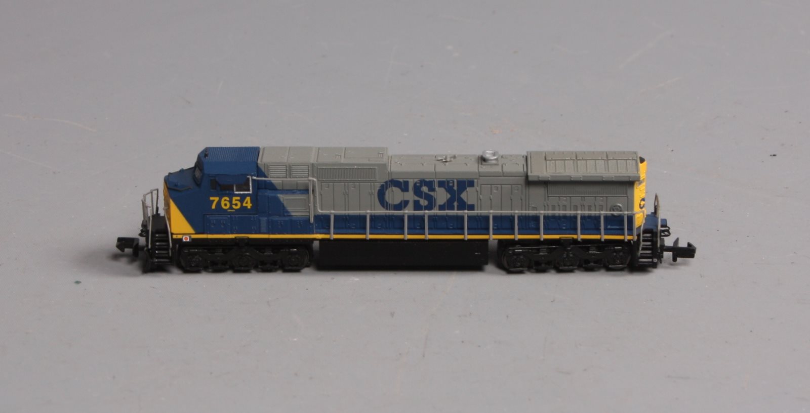 Bachmann 86054 N CSX GE Dash 8-40CW Diesel Locomotive #7654