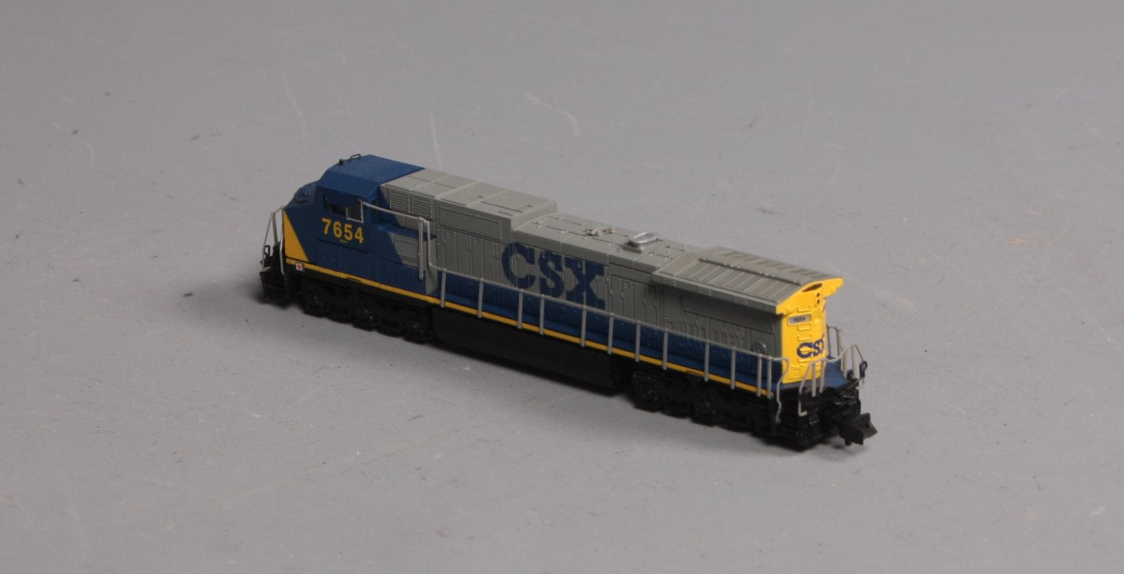 Bachmann 86054 N CSX GE Dash 8-40CW Diesel Locomotive #7654