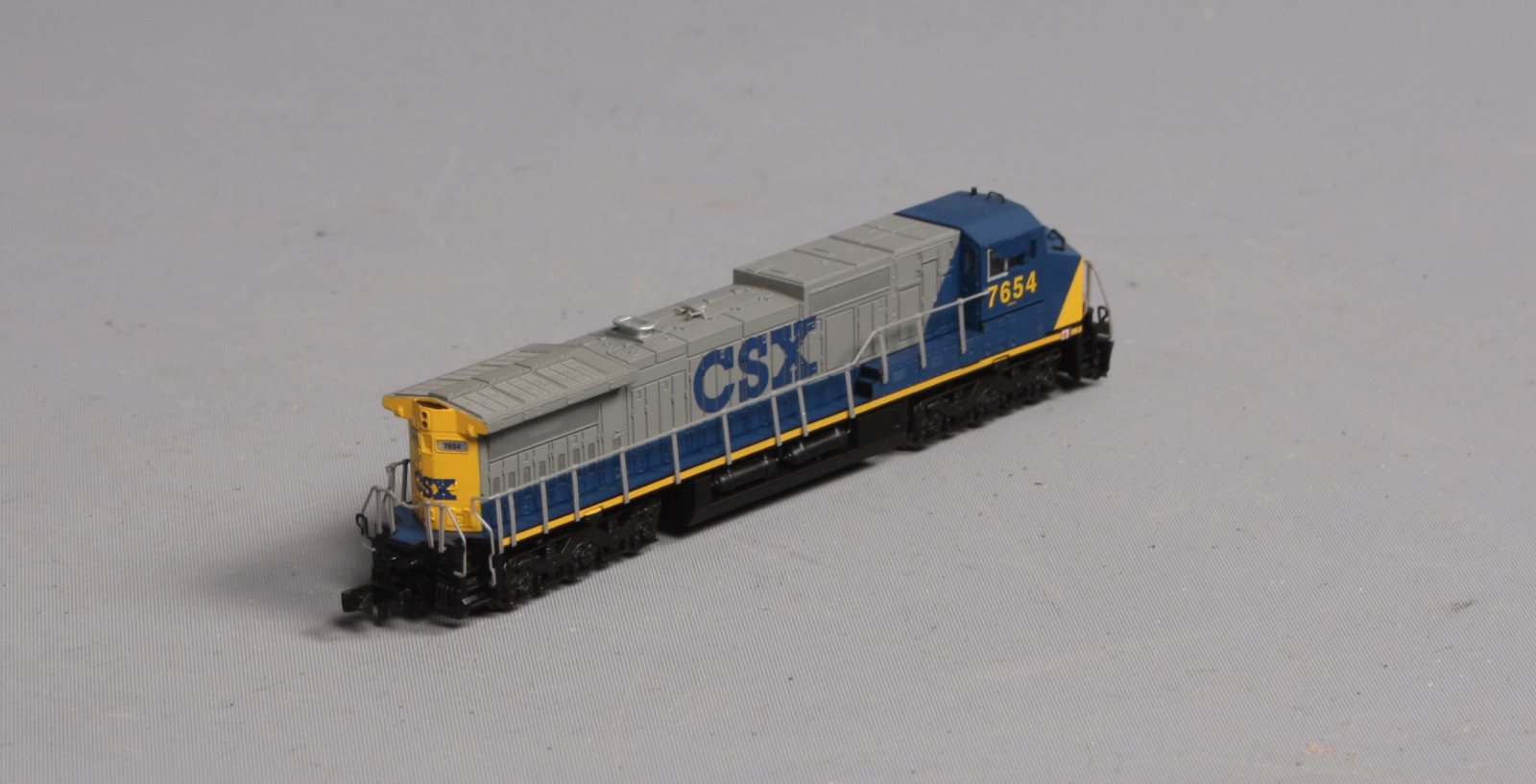 Bachmann 86054 N CSX GE Dash 8-40CW Diesel Locomotive #7654 – Trainz