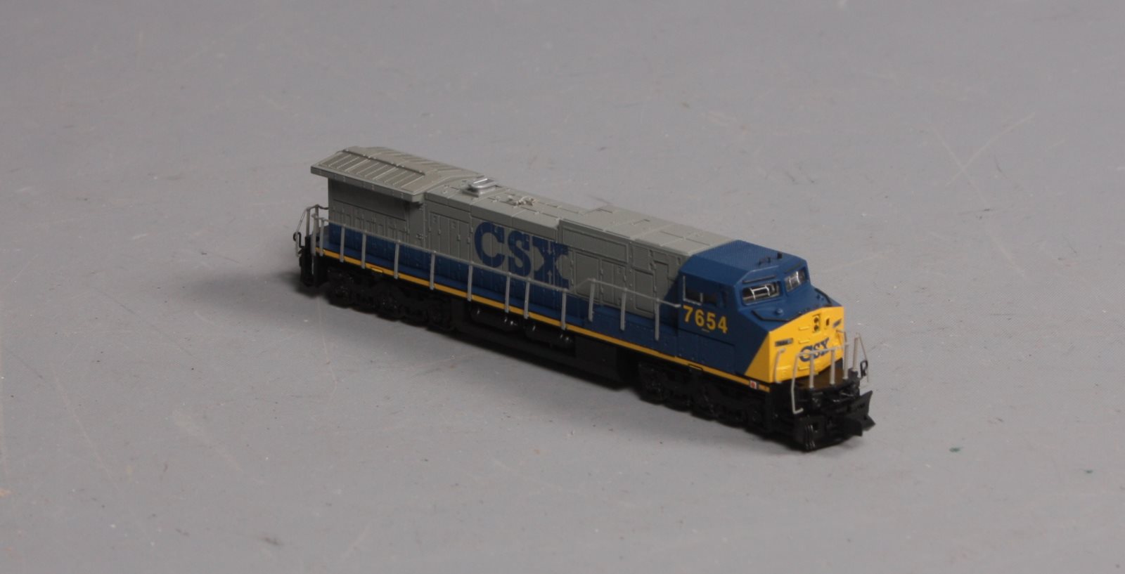 Bachmann 86054 N CSX GE Dash 8-40CW Diesel Locomotive #7654
