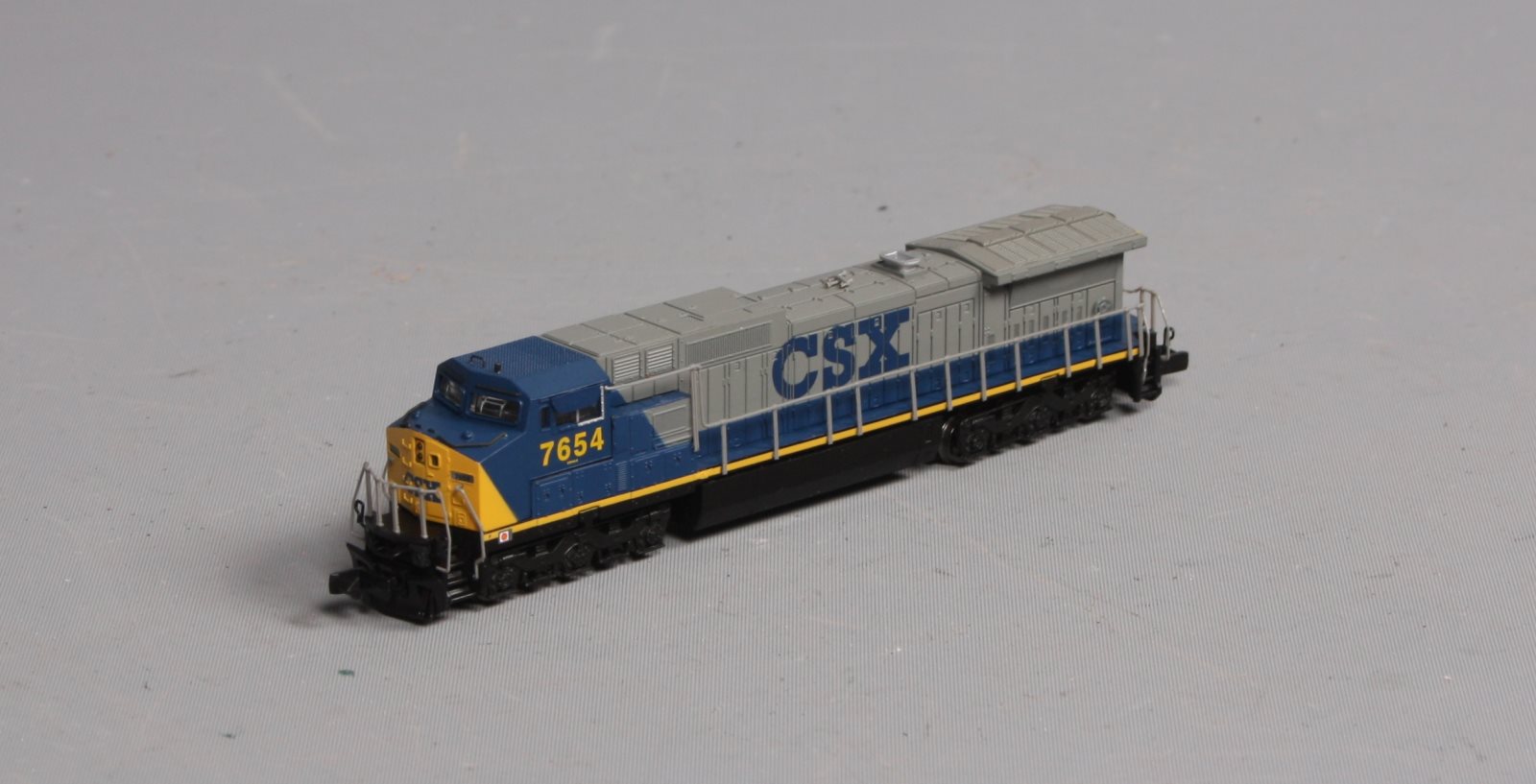 Bachmann 86054 N CSX GE Dash 8-40CW Diesel Locomotive #7654