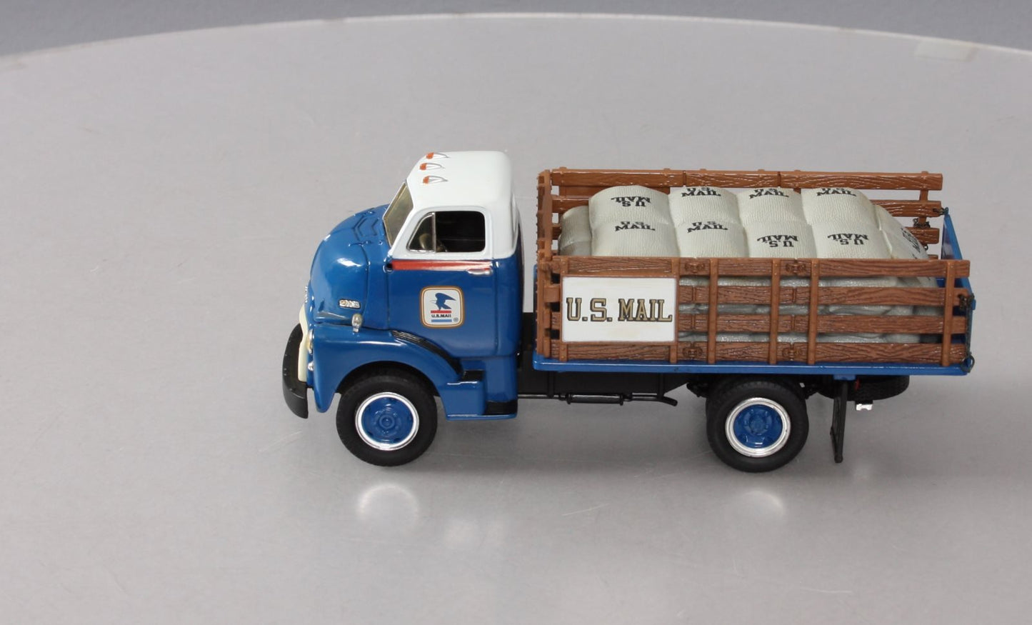 First Gear 19-1103 1:34 Scale Diecast US Mail 1952 GMC Flatbed with Burlap Sacks LN/Box