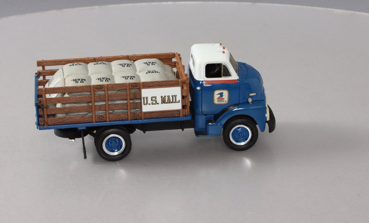 First Gear 19-1103 1:34 Scale Diecast US Mail 1952 GMC Flatbed with Burlap Sacks LN/Box