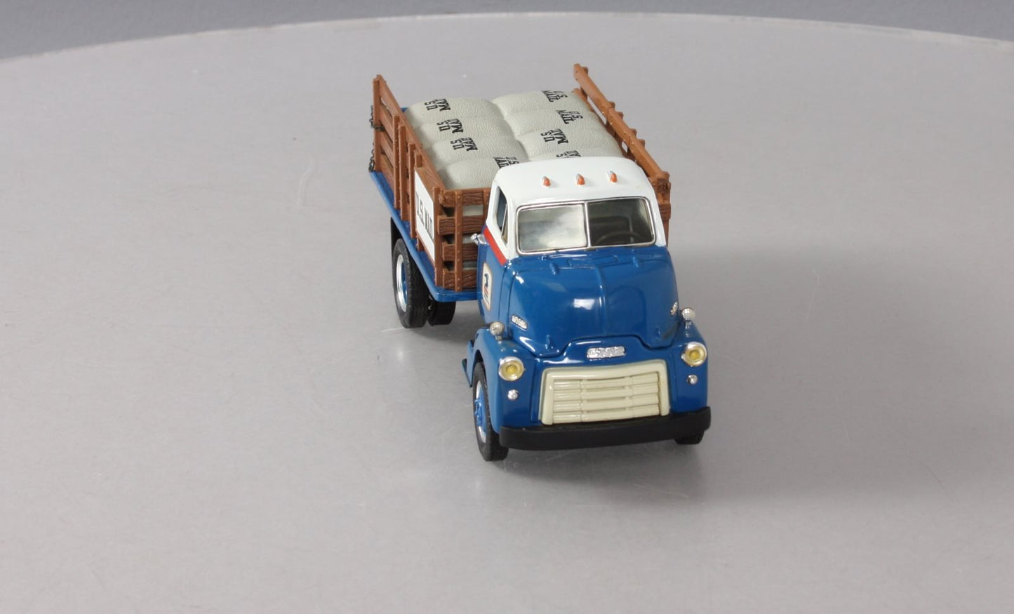 First Gear 19-1103 1:34 Scale Diecast US Mail 1952 GMC Flatbed with Burlap Sacks LN/Box