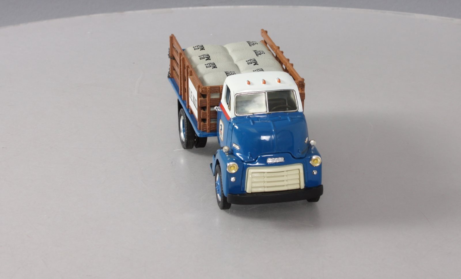 First Gear 19-1103 1:34 Scale Diecast US Mail 1952 GMC Flatbed with Burlap Sacks LN/Box