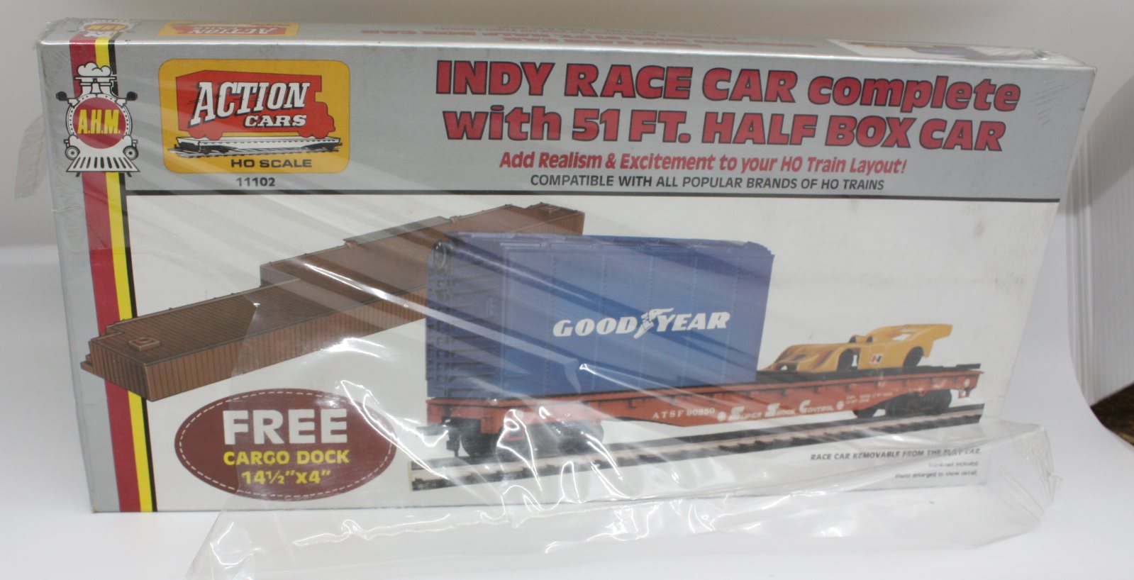 AHM 11102 Indy Race Car Complete With 51ft. Half Box Car Kit