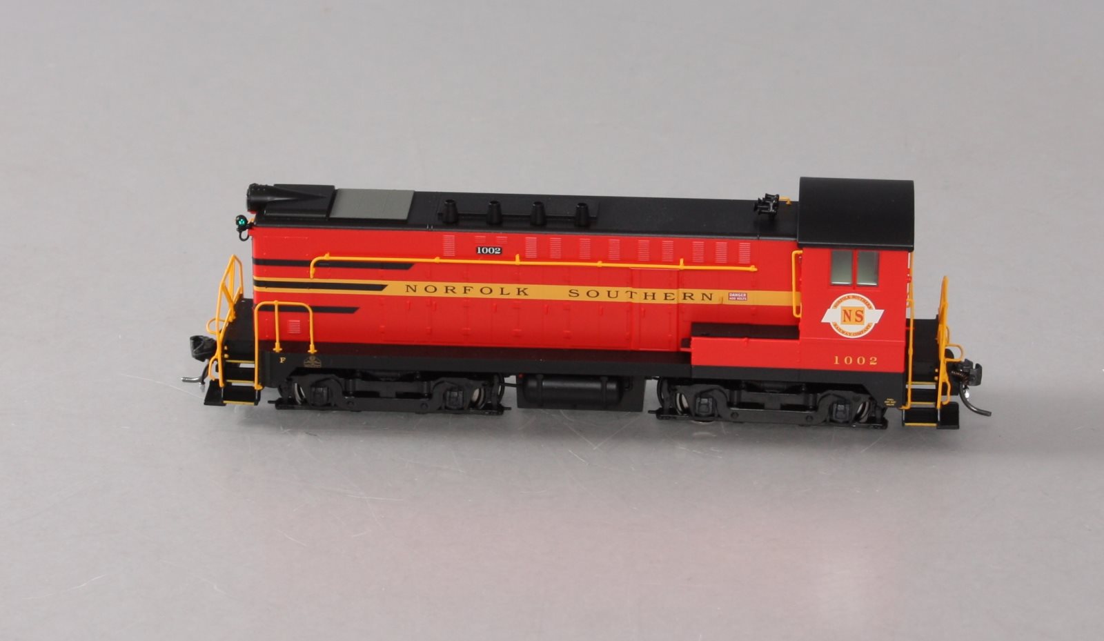 Bowser 23774 HO Norfolk Southern Baldwin DS4-4-1000 Diesel Locomotive #1002