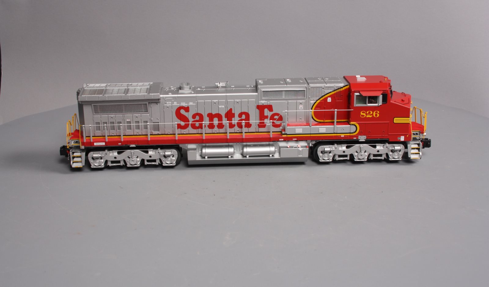 MTH 20-2945-3 Santa Fe Dash-8 Non-Powered Diesel Engine #826 – Trainz