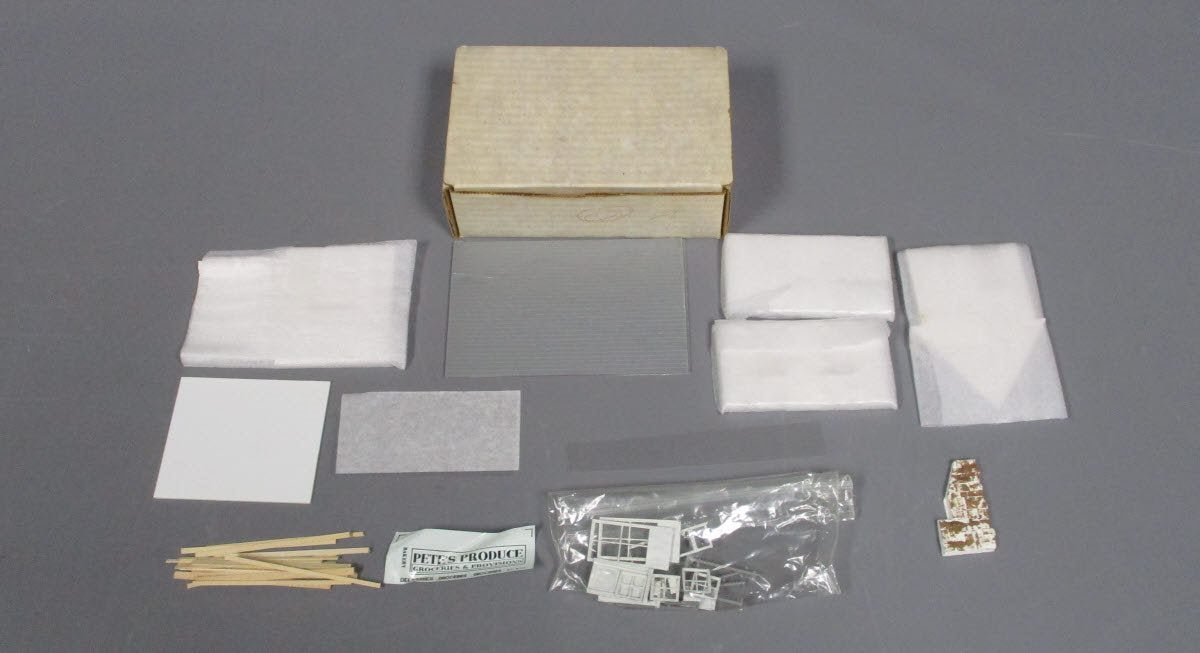 The Building & Structure S-112 S Scale Pete's Produce Building Kit