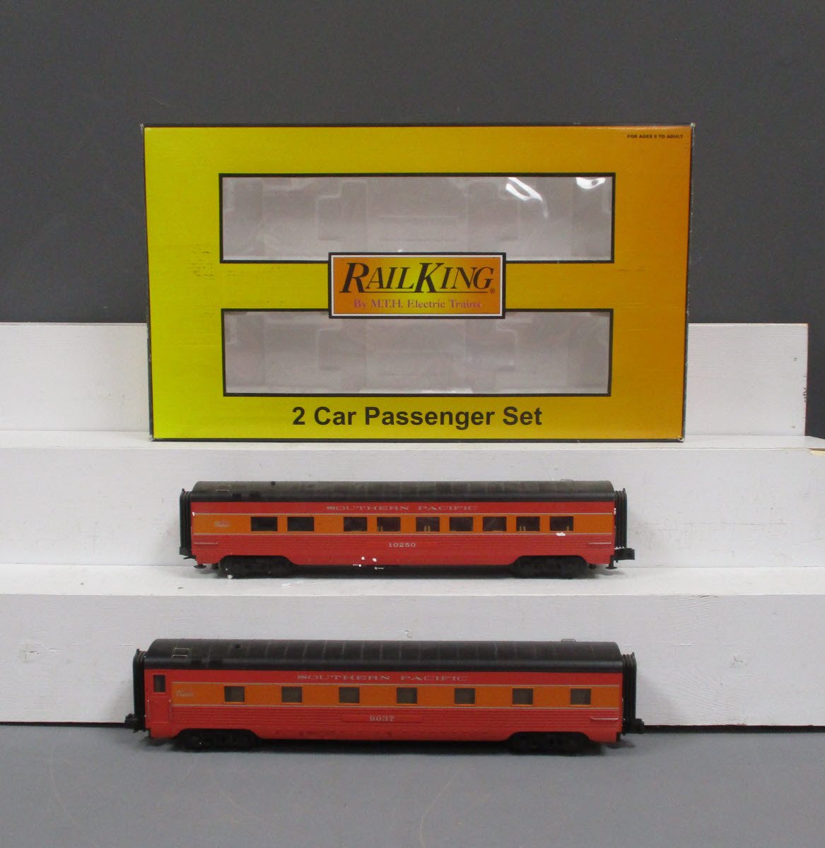 MTH 30-67321 Southern Pacific 2-Car 60' Sleeper/Diner LN/Box