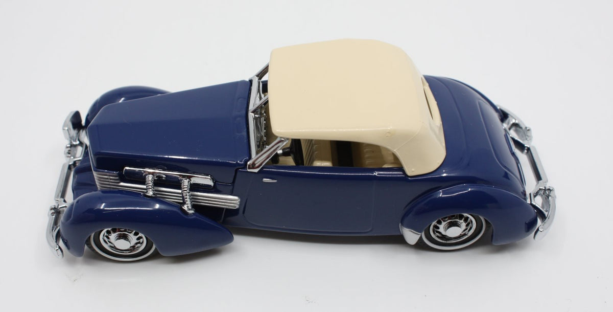 Matchbox DYM35178 1937 Cord Phaeton Sedan Cars of the Rich and Infamous Car
