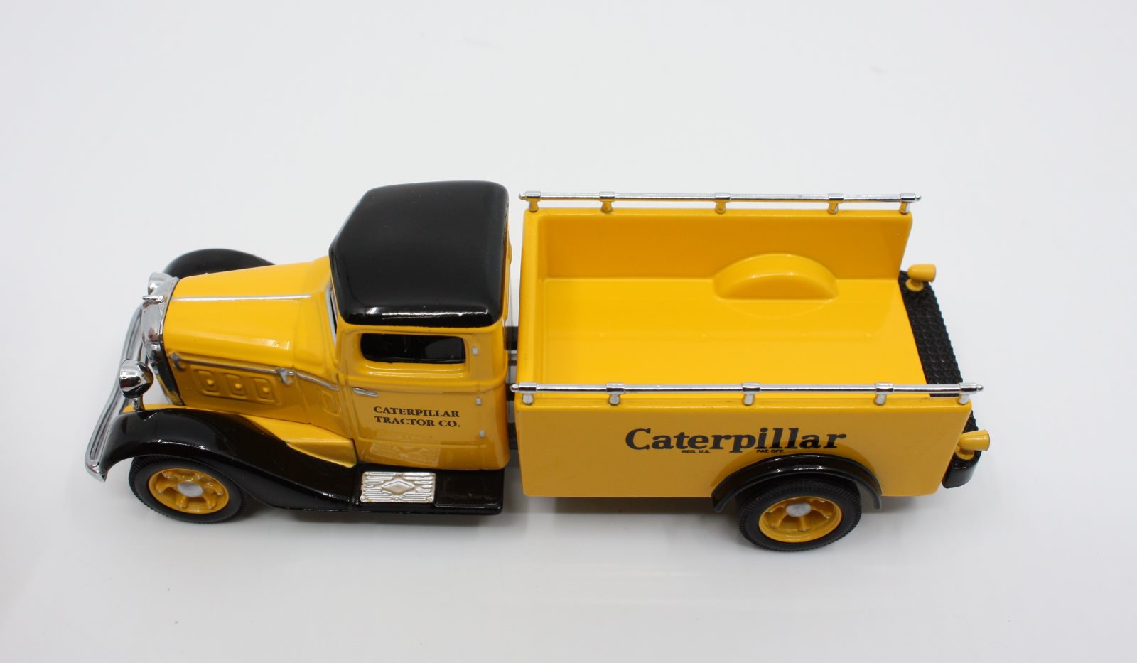 Matchbox YYM36835 1:43 Caterpillar 1933 Diamond T Truck Diecast NIB
