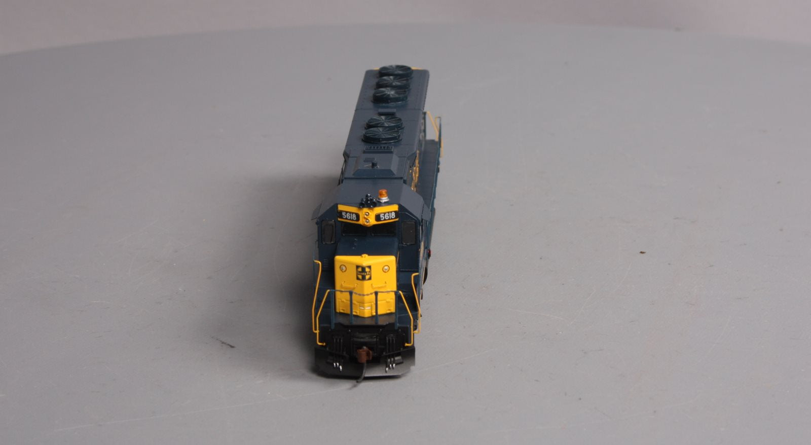 Athearn 95399 HO Scale Santa Fe SD45 Diesel Locomotive #5618