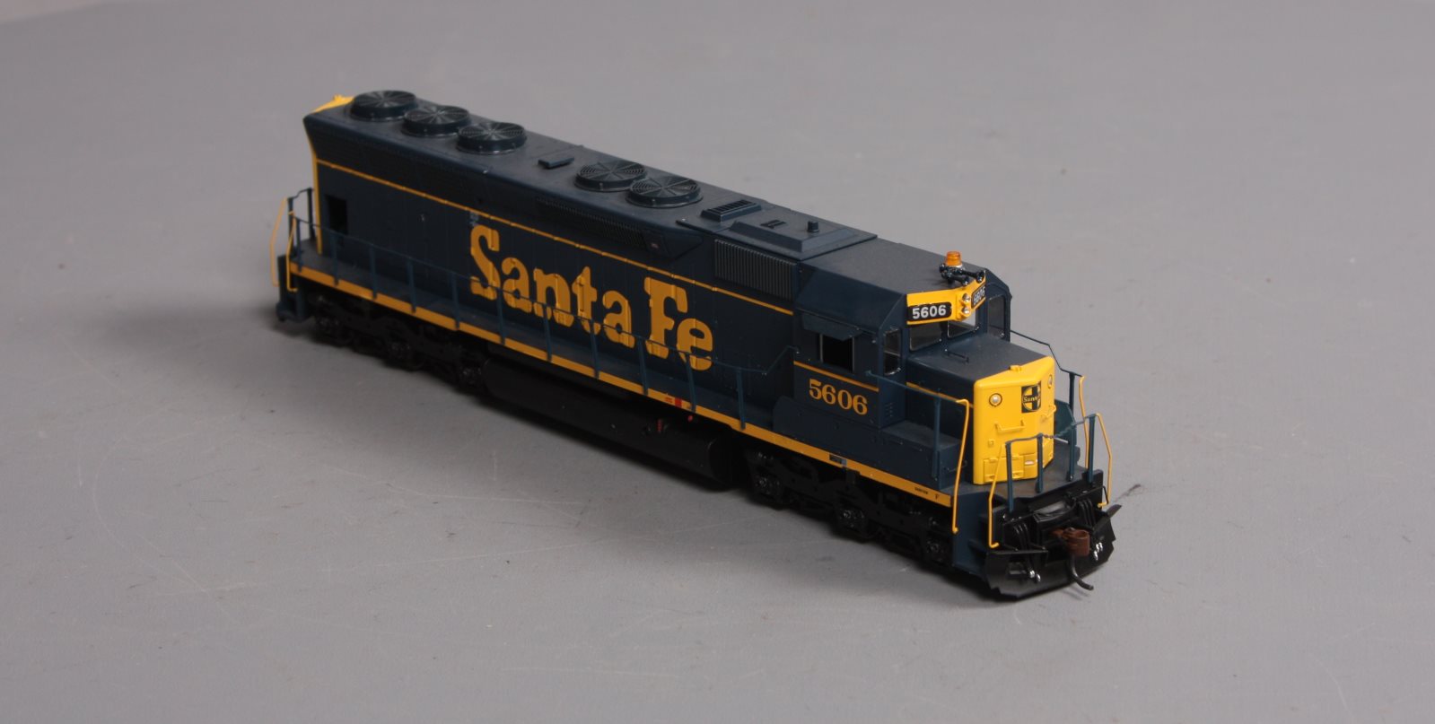 ATHEARN 5401, wagon trémie Santa Fé ( ATSF ) BO ATHEARN 5401, wagon trémie Santa Fé ( ATSF ) BO