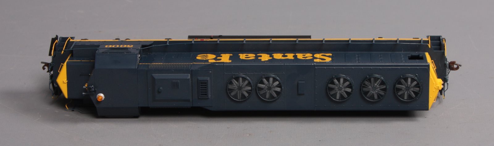 Athearn 95398 HO Scale Santa Fe SD45 Diesel Locomotive #5606