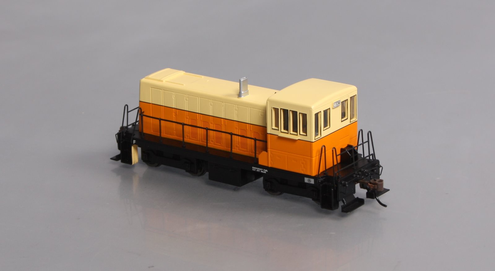 Bachmann 60611 HO Painted & Unlettered GE 70-Tonner Diesel Locomotive w/DCC