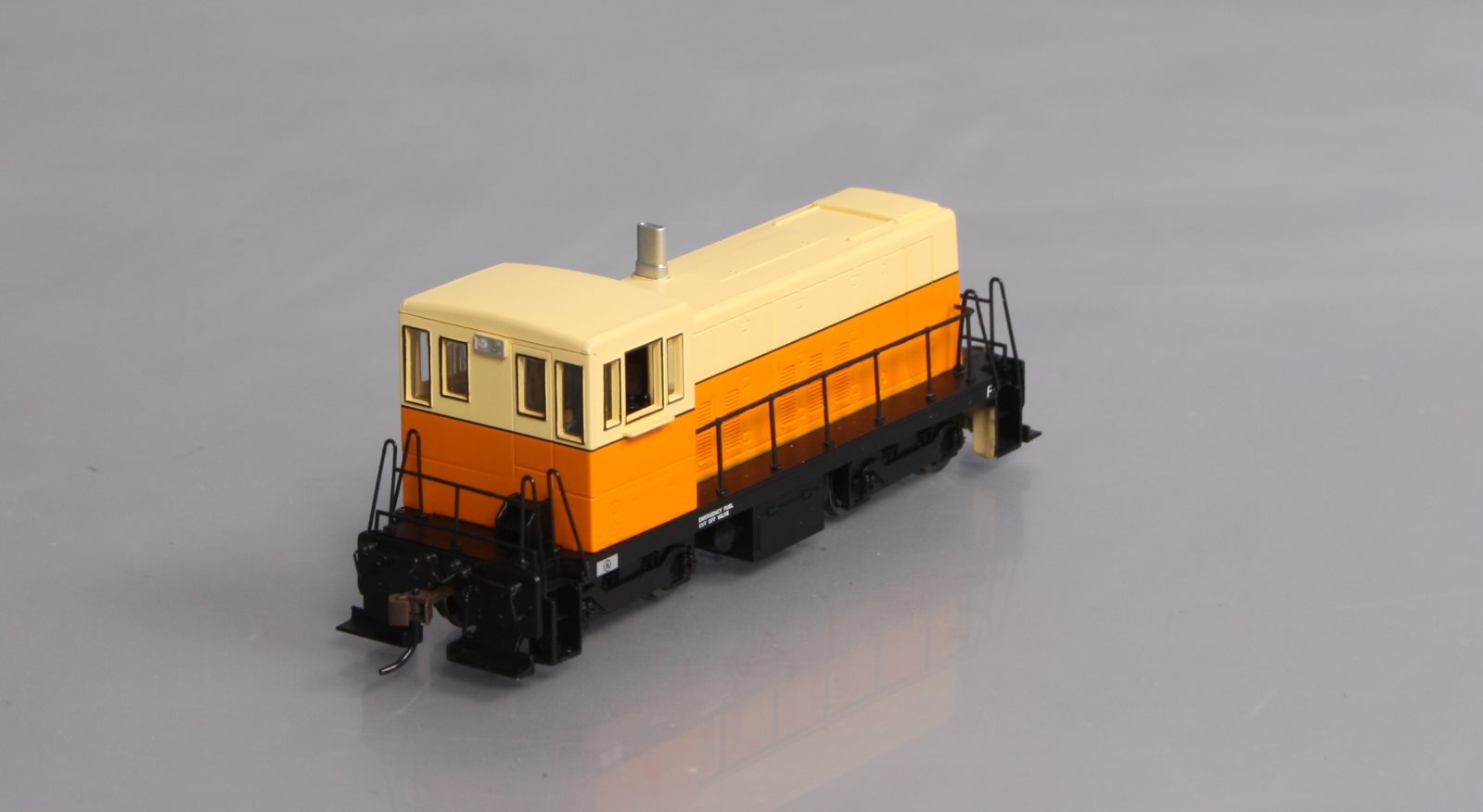 Bachmann 60611 HO Painted & Unlettered GE 70-Tonner Diesel Locomotive w/DCC