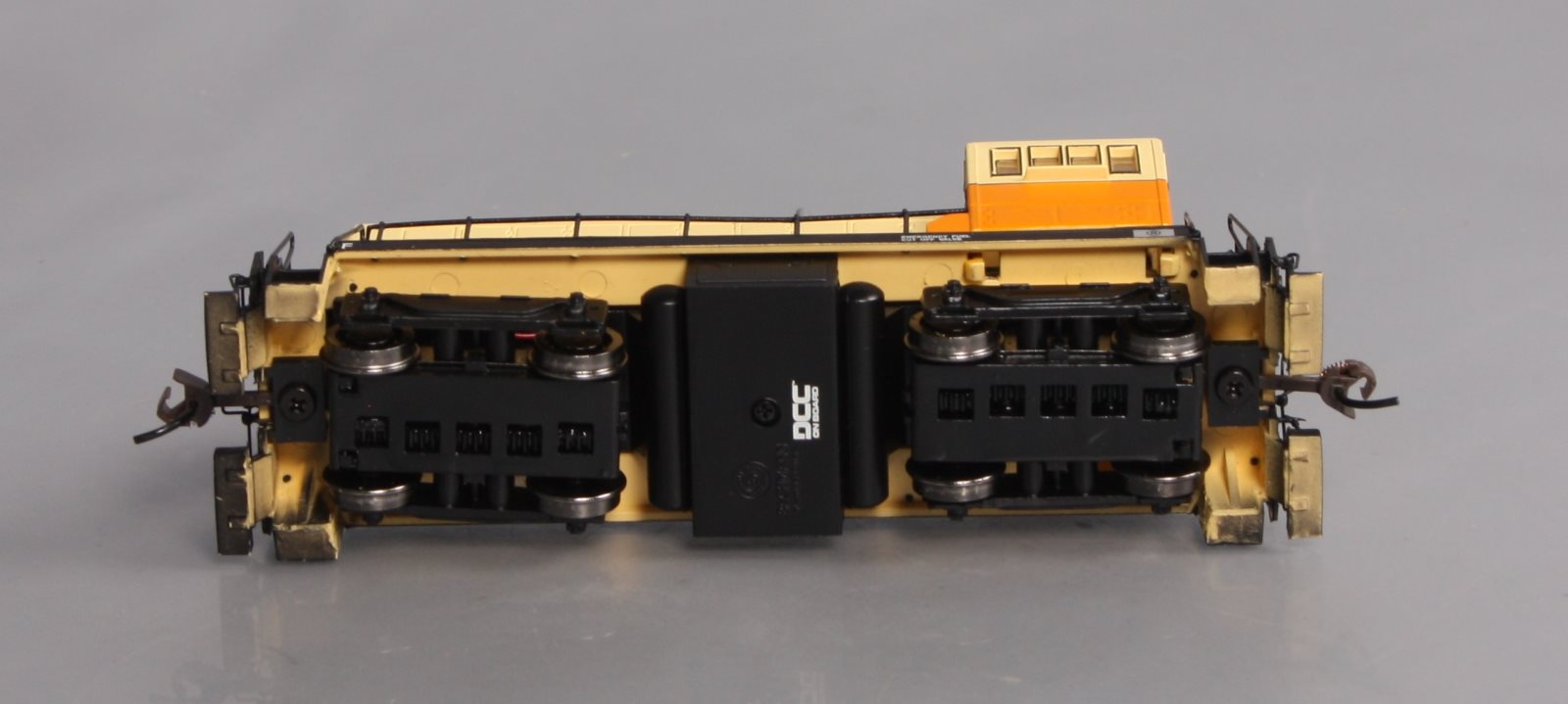 Bachmann 60611 HO Painted & Unlettered GE 70-Tonner Diesel Locomotive w/DCC