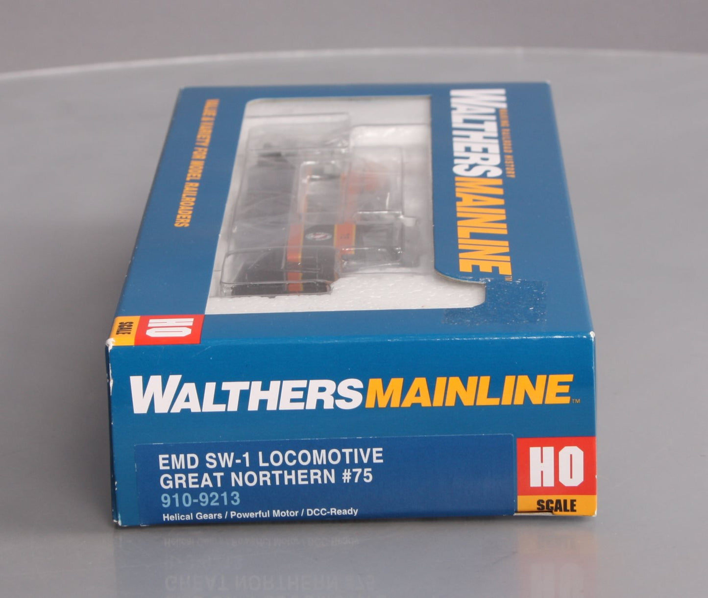 Walthers 910-9213 HO Great Northern EMD SW1 Diesel Switcher #75 - Standard DC