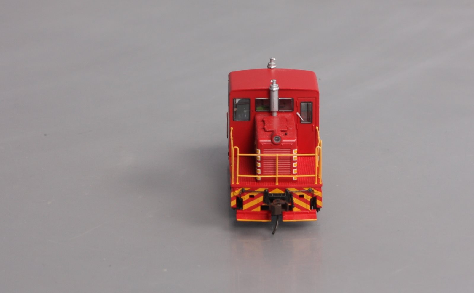 Bachmann 85203 HO Red GE 45 Ton Diesel Switcher w/DCC – Trainz