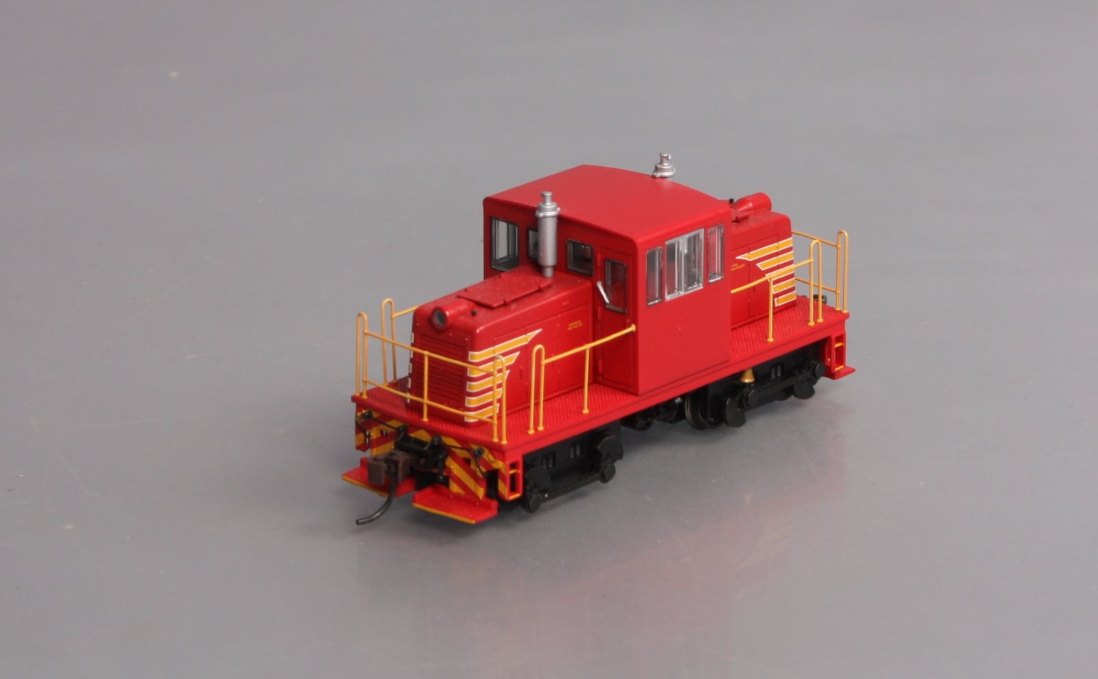 Bachmann 85203 HO Red GE 45 Ton Diesel Switcher w/DCC – Trainz