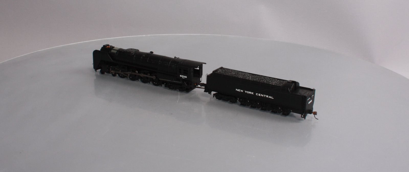 Bachmann 53503 HO New York Central 4-8-4 Steam Locomotive & Tender #6010