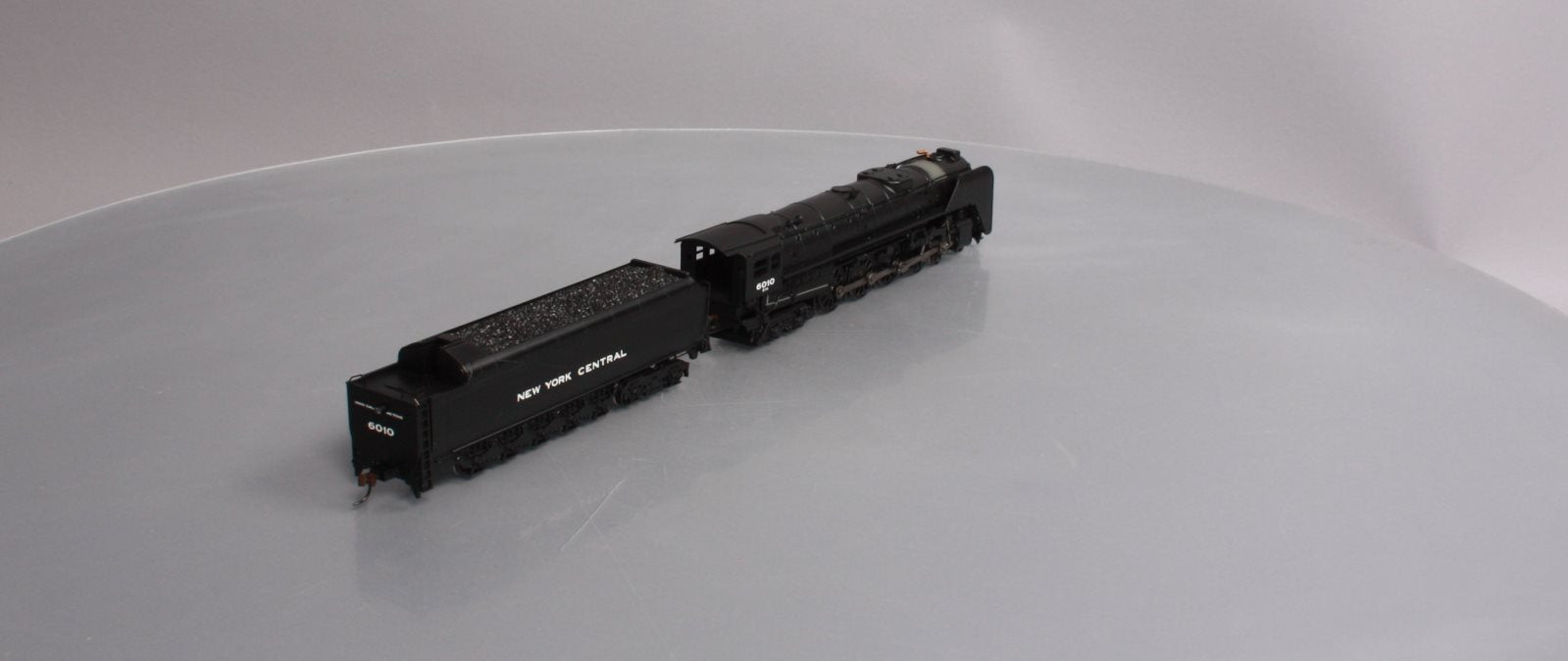 Bachmann 53503 HO New York Central 4-8-4 Steam Locomotive & Tender #6010
