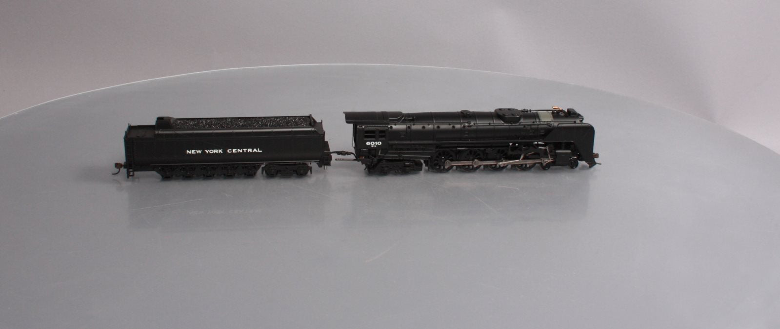 Bachmann 53503 HO New York Central 4-8-4 Steam Locomotive & Tender #6010