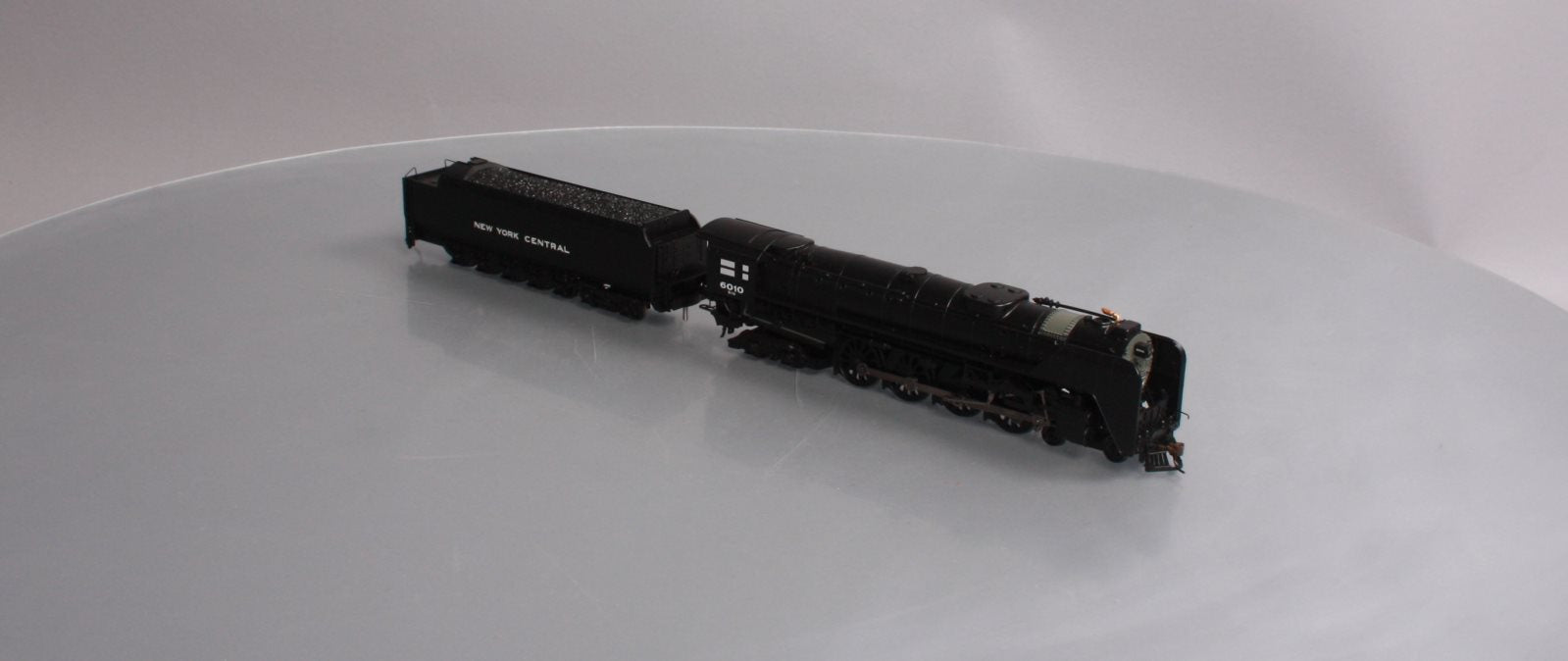 Bachmann 53503 HO New York Central 4-8-4 Steam Locomotive & Tender #6010