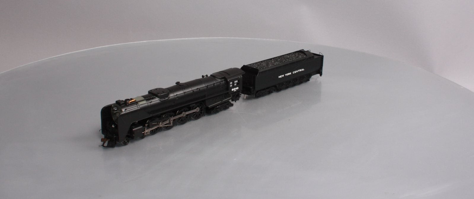 Bachmann 53503 HO New York Central 4-8-4 Steam Locomotive & Tender #6010