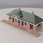 Walthers 933-2831 HO Scale Pella Brick Depot W/ Figures & Accessories Built-Ups LN/Box