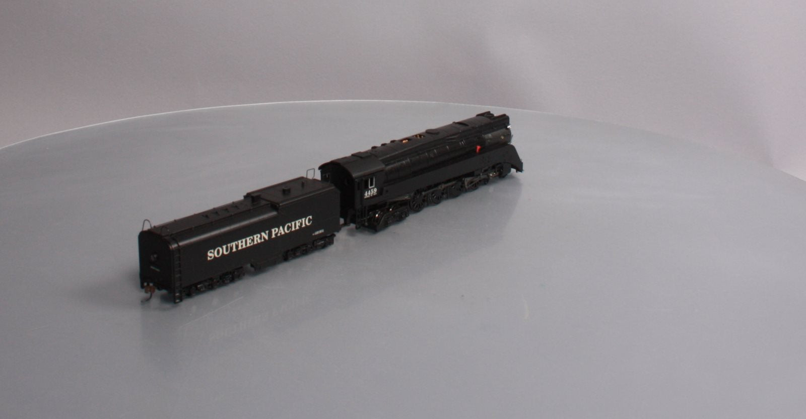 Bachmann 50203 HO Southern Pacific GS4 4-8-4 w/DCC Steam Locomotive #4459