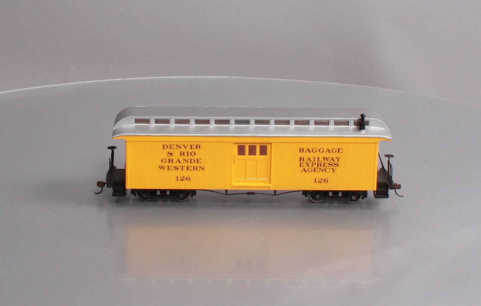 Bachmann 26418 On30 Denver & Rio Grande Western Two Door Baggage Car