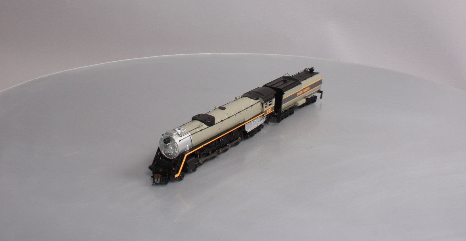 Bachmann 53502 HO Union Pacific 4-8-4 Steam Locomotive & Tender #807
