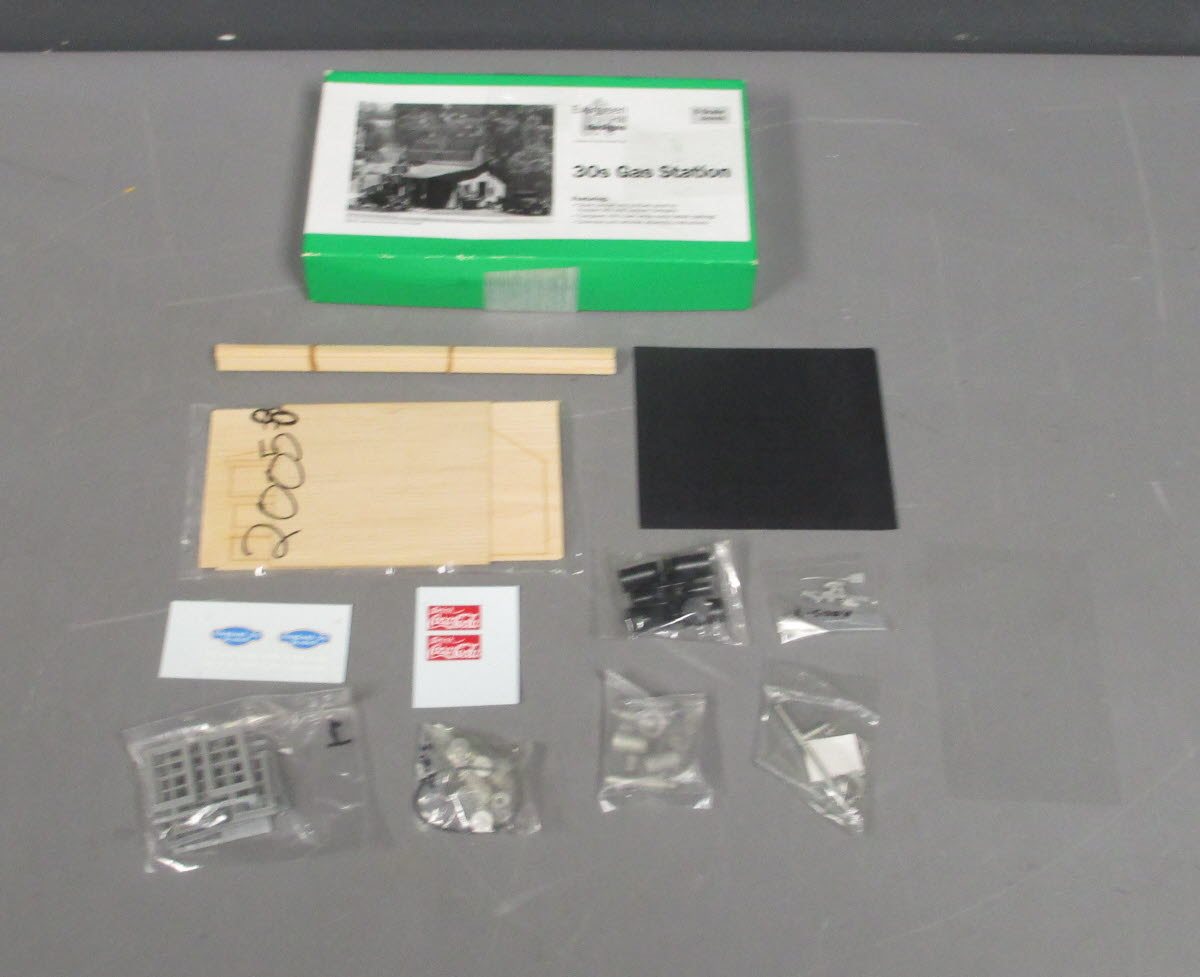 Evergreen Hill EH2005 O Scale 30s Gas Station Building Kit