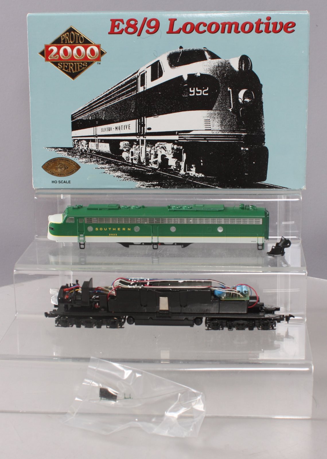 Proto 2000 8716 HO Southern E8/9 Diesel Locomotive #2923 LN/Box