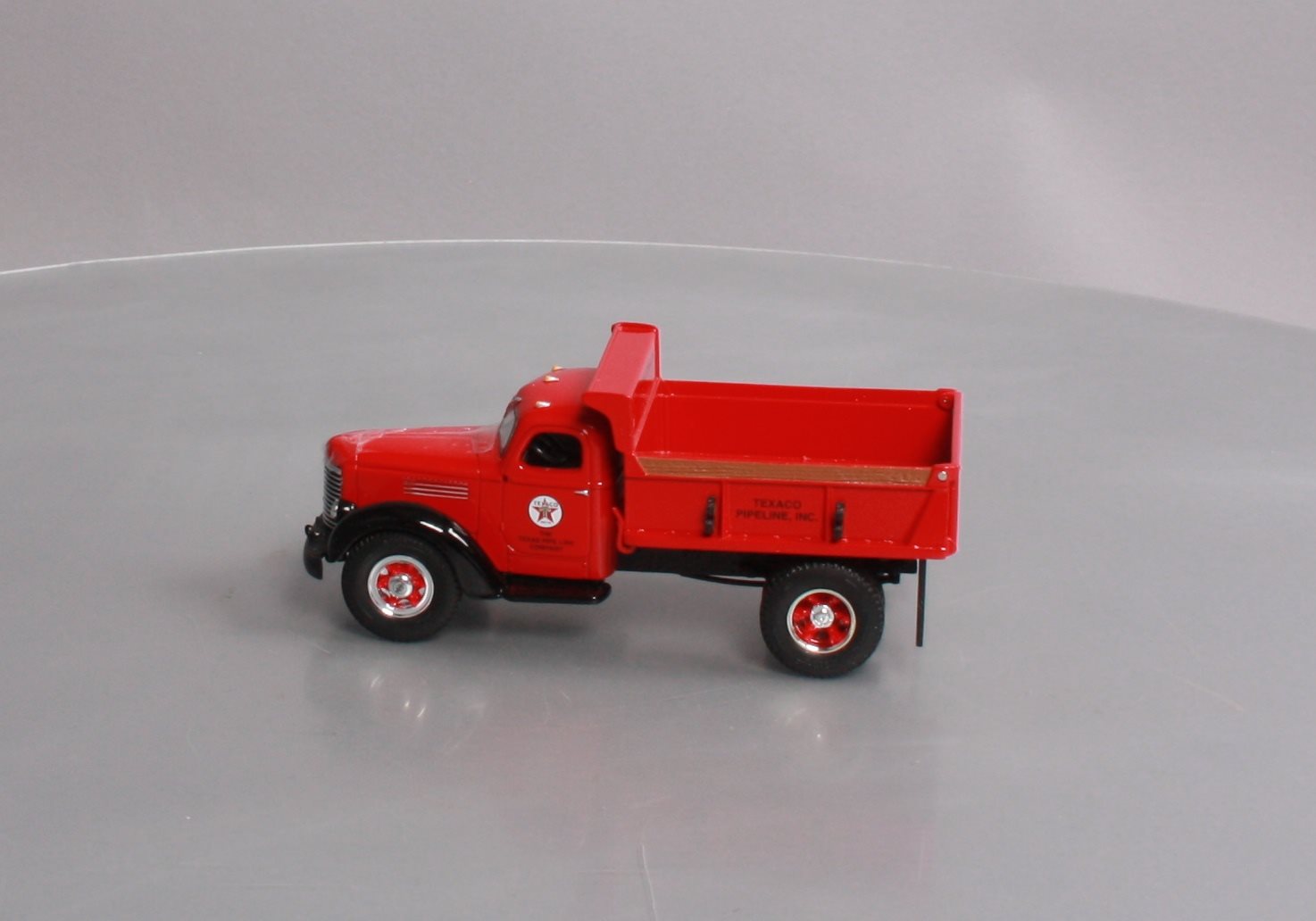 First Gear 19-2728 1:34 Scale Texaco International 1949 KB-10 Dump Truck