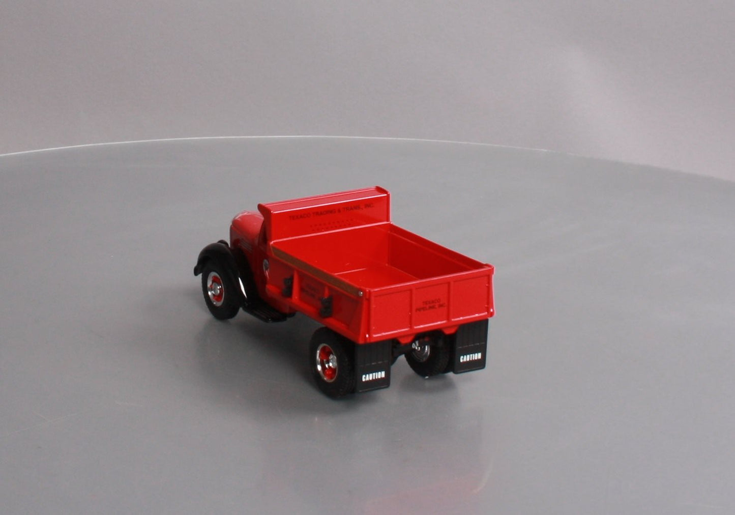 First Gear 19-2728 1:34 Scale Texaco International 1949 KB-10 Dump Truck