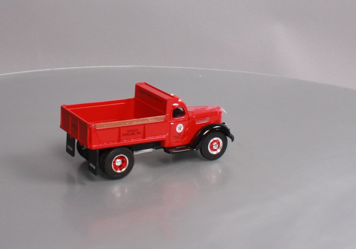 First Gear 19-2728 1:34 Scale Texaco International 1949 KB-10 Dump Truck